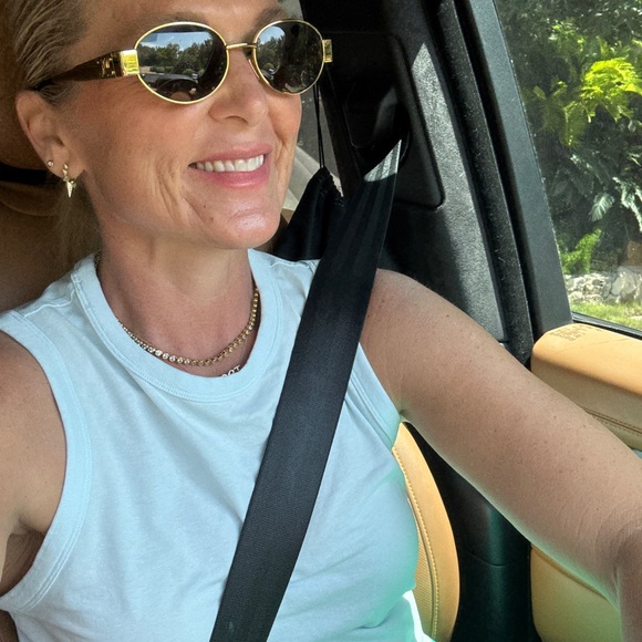 Meet your Posher, Traci - Picture 2 of 3